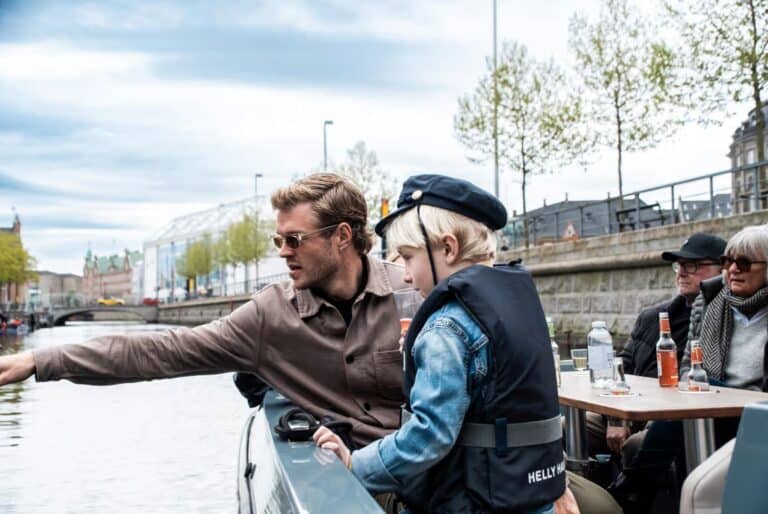 Visite guidée en bateau électrique